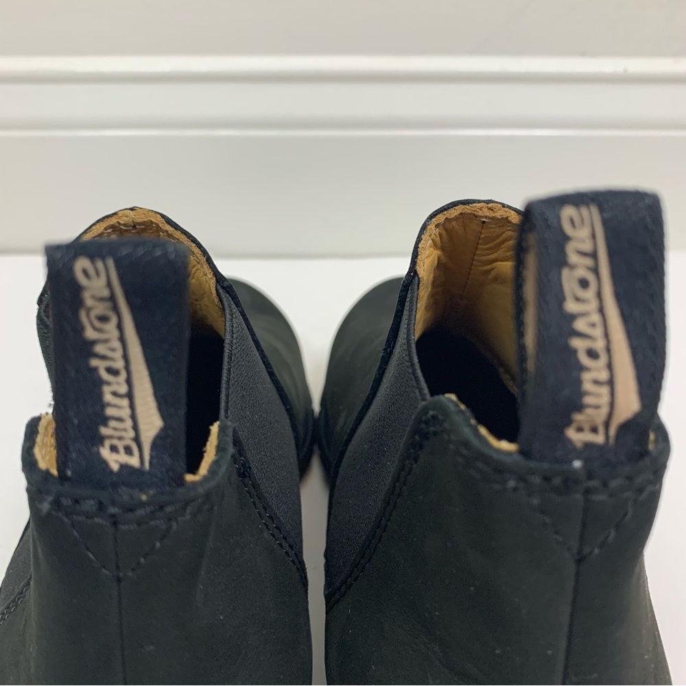 Blundstone BL1977 Ankle Chelsea Boot in Black Nubuck - Picture 5 of 9